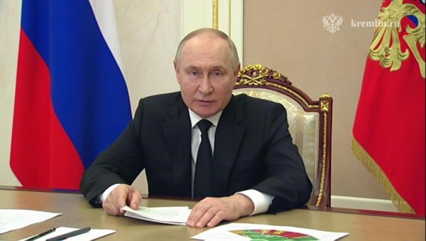 Владимир Путин проводит совещание по мерам в связи с терактом