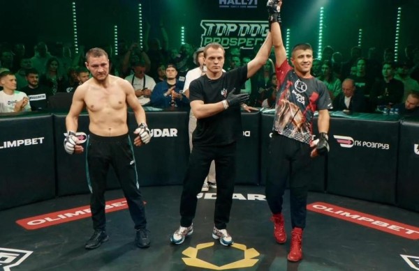 Боец тюменского сообщества "Лига бокса" Шохрух Джиянов нокаутировал противника за 9 секунд Боец тюменского сообщества "Лига бокса" Шохрух Джиянов нокаутировал противника за 9 секунд