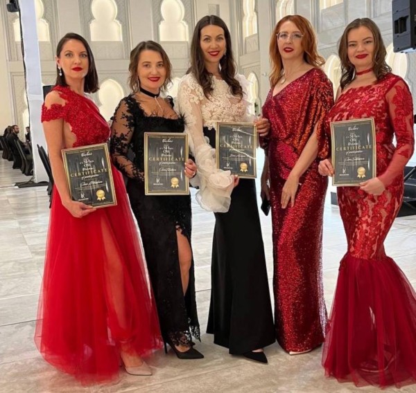 Тюменский дизайнер представила коллекцию из 16 вечерних платьев на показе в Дубае Тюменский дизайнер представила коллекцию из 16 вечерних платьев на показе в Дубае