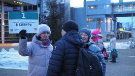 Участниц железнодорожного круиза "В Сибирь" встретили в Тюмени с цветами Участниц железнодорожного круиза "В Сибирь" встретили в Тюмени с цветами