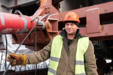 Тюменские строители возводят мост через реку Томь 