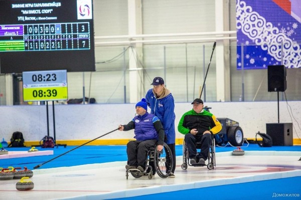 Тюменцы одержали победу над москвичами на всероссийских стартах по керлингу на колясках Тюменцы одержали победу над москвичами на всероссийских стартах по керлингу на колясках