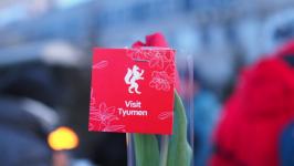 Участниц железнодорожного круиза "В Сибирь" встретили в Тюмени с цветами Участниц железнодорожного круиза "В Сибирь" встретили в Тюмени с цветами