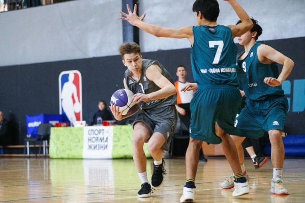 В Тюмени стартует чемпионат УФО школьной лиги "КЭС-БАСКЕТ" В Тюмени стартует чемпионат УФО школьной лиги "КЭС-БАСКЕТ"