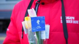 Участниц железнодорожного круиза "В Сибирь" встретили в Тюмени с цветами Участниц железнодорожного круиза "В Сибирь" встретили в Тюмени с цветами