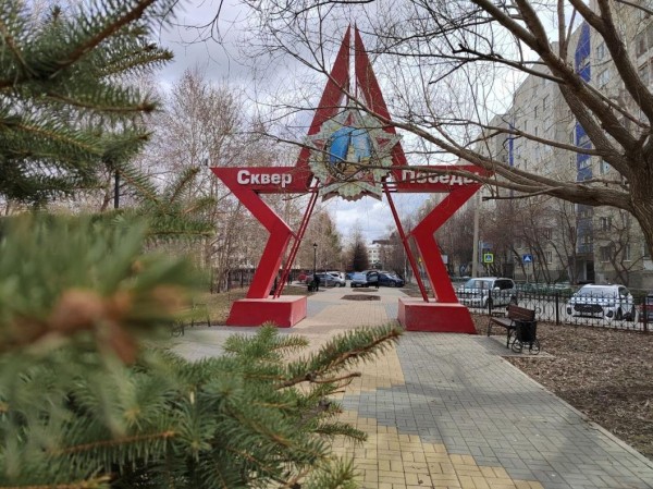 Память узников фашистских концлагерей почтили в сквере Победы в Тюмени