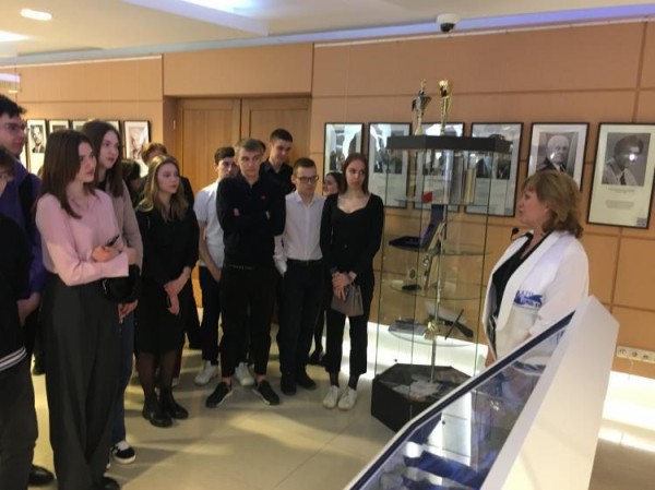 Тюменские депутаты поделились со студентами "Формулой успеха"