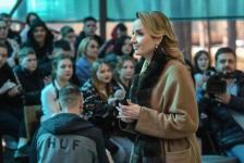 Мария Львова-Белова оценила важность открытия тюменского семейного центра для зависимых