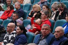 Жители Ишима полтора часа общались с губернатором и полпредом по поводу подтоплений домов 