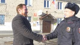 Участковый на пенсии патрулирует родное село Горьковка на лошади