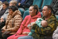 Жители Ишима полтора часа общались с губернатором и полпредом по поводу подтоплений домов 