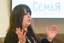 Об инновационных практиках поддержки семей рассказали детским омбудсменам в Тюмени