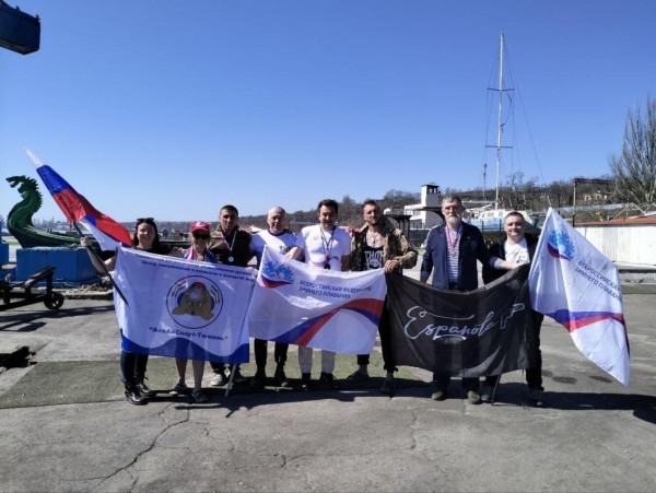 Тюменский "морж" победил в заплыве к 10-летию провозглашения ДНР