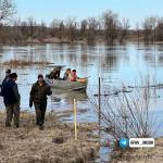 На реке Ишим рядом с селом Балаганы устраняют затор На реке Ишим рядом с селом Балаганы устраняют затор