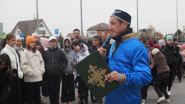 Татарский праздник "Карга боткасы" отметили в Тюмени с танцами и кашей