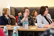 Об инновационных практиках поддержки семей рассказали детским омбудсменам в Тюмени