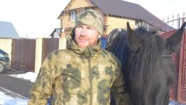 Участковый на пенсии патрулирует родное село Горьковка на лошади