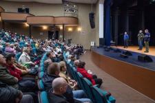 Жители Ишима полтора часа общались с губернатором и полпредом по поводу подтоплений домов 