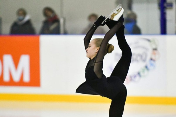 140 юных фигуристов из шести регионов выступят на соревнованиях в Тюмени 140 юных фигуристов из шести регионов выступят на соревнованиях в Тюмени