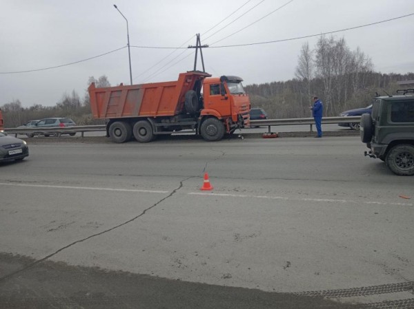 Пять человек пострадали в аварии с участием "Скорой помощи" и "КамАЗа"