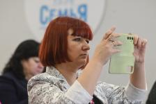 Об инновационных практиках поддержки семей рассказали детским омбудсменам в Тюмени