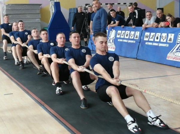 70 спортсменов посоревнуются в перетягивании каната в Тюмени