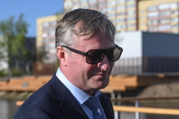 Белый амур, толстолобик и карп появились в тюменском озере Тихом