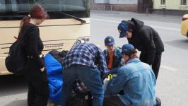 Первая группа студентов-добровольцев уехала в Ишимский район для разбора временных насыпей Первая группа студентов-добровольцев уехала в Ишимский район для разбора временных насыпей