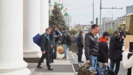 Первая группа студентов-добровольцев уехала в Ишимский район для разбора временных насыпей Первая группа студентов-добровольцев уехала в Ишимский район для разбора временных насыпей