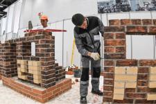 Лучший каменщик Тюменской области работает на заводе ЖБИ-3