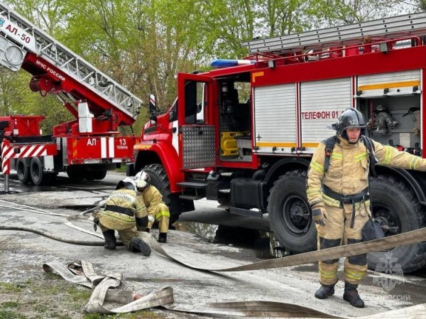 Локализован пожар в частном доме в Тюмени на площади 440 кв. м