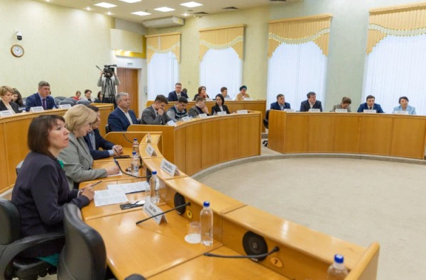 Тюменские депутаты проанализировали вопросы летнего отдыха детей