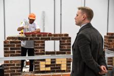 Лучший каменщик Тюменской области работает на заводе ЖБИ-3