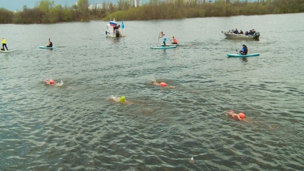 Эстафета "Доплыть до Победы" прошла на реке Туре в Тюмени