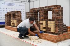 Лучший каменщик Тюменской области работает на заводе ЖБИ-3