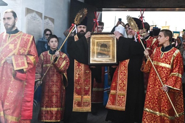 Икону Казанской Божией Матери встретили в Свято-Троицком мужском монастыре в Тюмени