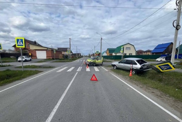 Две сестры-школьницы пострадали при аварии в Тюмени