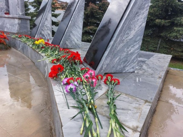 В селе Кулаково Тюменского района День Победы встречают цветами, митингами и концертами
