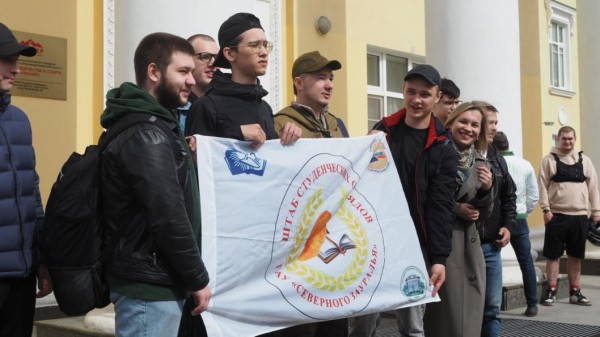 Первая группа студентов-добровольцев уехала в Ишимский район для разбора временных насыпей Первая группа студентов-добровольцев уехала в Ишимский район для разбора временных насыпей