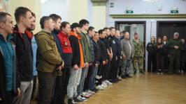 Первая группа студентов-добровольцев уехала в Ишимский район для разбора временных насыпей Первая группа студентов-добровольцев уехала в Ишимский район для разбора временных насыпей