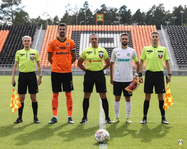 Тюменские футболисты в Екатеринбурге уступили местному "Уралу" Тюменские футболисты в Екатеринбурге уступили местному "Уралу"