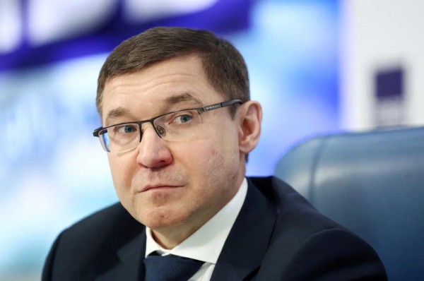 Владимир Якушев поздравил работников сферы здравоохранения с профессиональным праздником