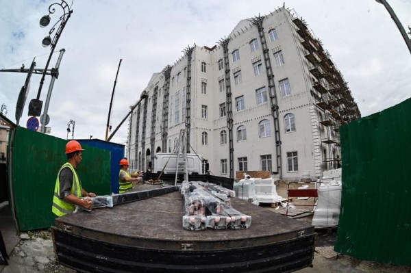 На новом корпусе ТюмГУ установят 42 колонны с декоративными элементами