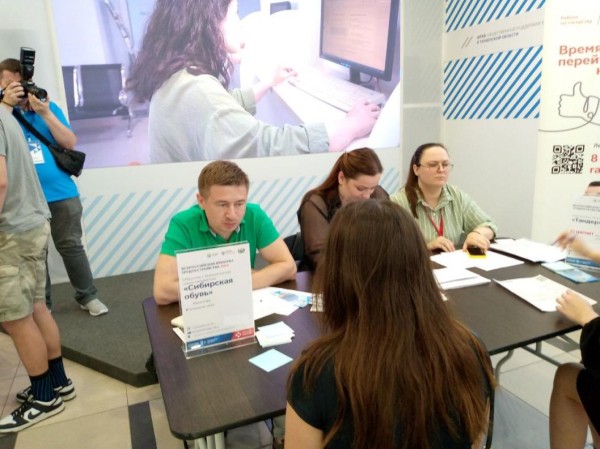 150 рабочих мест предложили подросткам на ярмарке вакансий в Тюмени