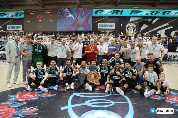 Александр Моор поздравил МФК "Тюмень" с бронзовыми медалями чемпионата России 