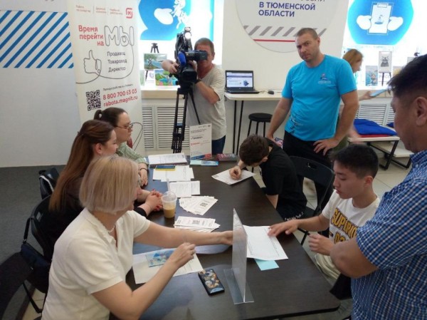 150 рабочих мест предложили подросткам на ярмарке вакансий в Тюмени