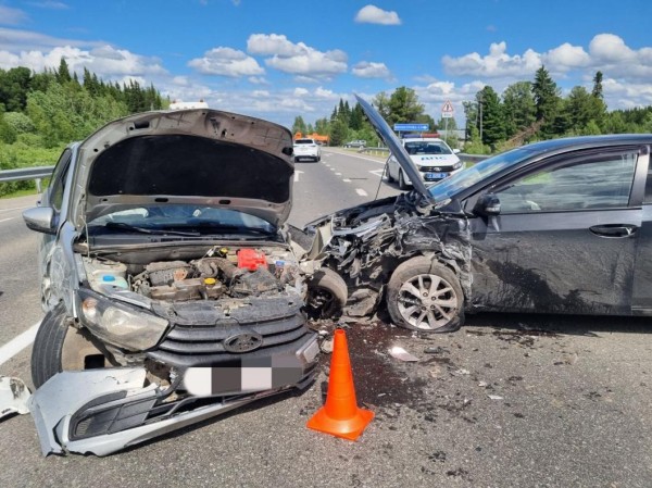 Три человека пострадали в аварии на трассе Тюмень &ndash; Ханты-Мансийск