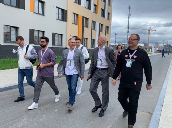 Александр Моор выступил перед участниками форума "Утро"