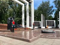 Александр Моор возложил цветы к Вечному огню 