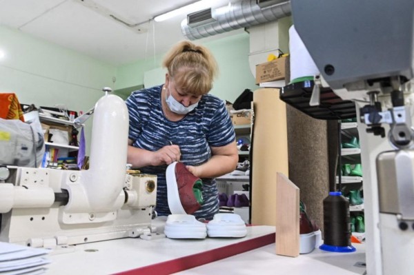 Обувь по индивидуальным заказам шьет тюменское социальное предприятие